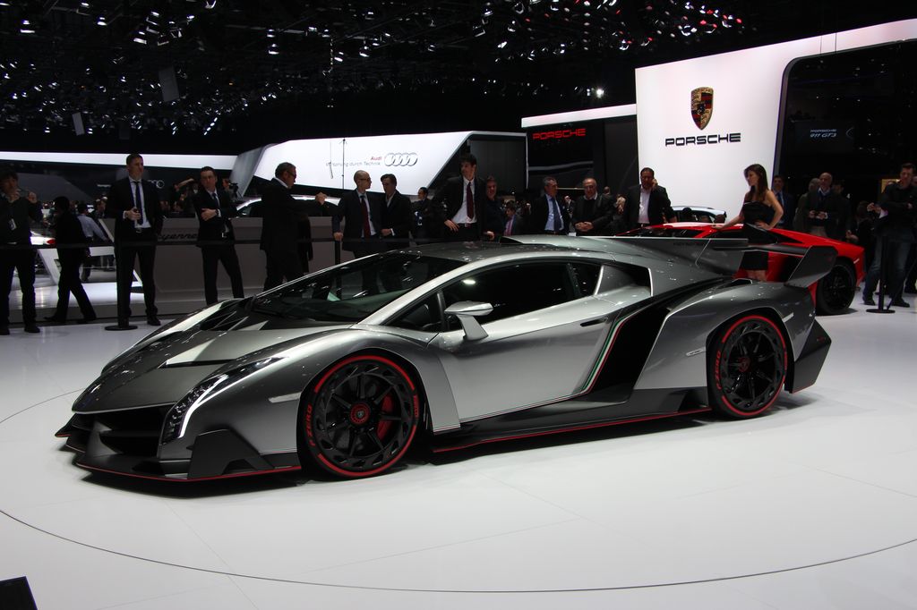 LAMBORGHINI AVENTADOR