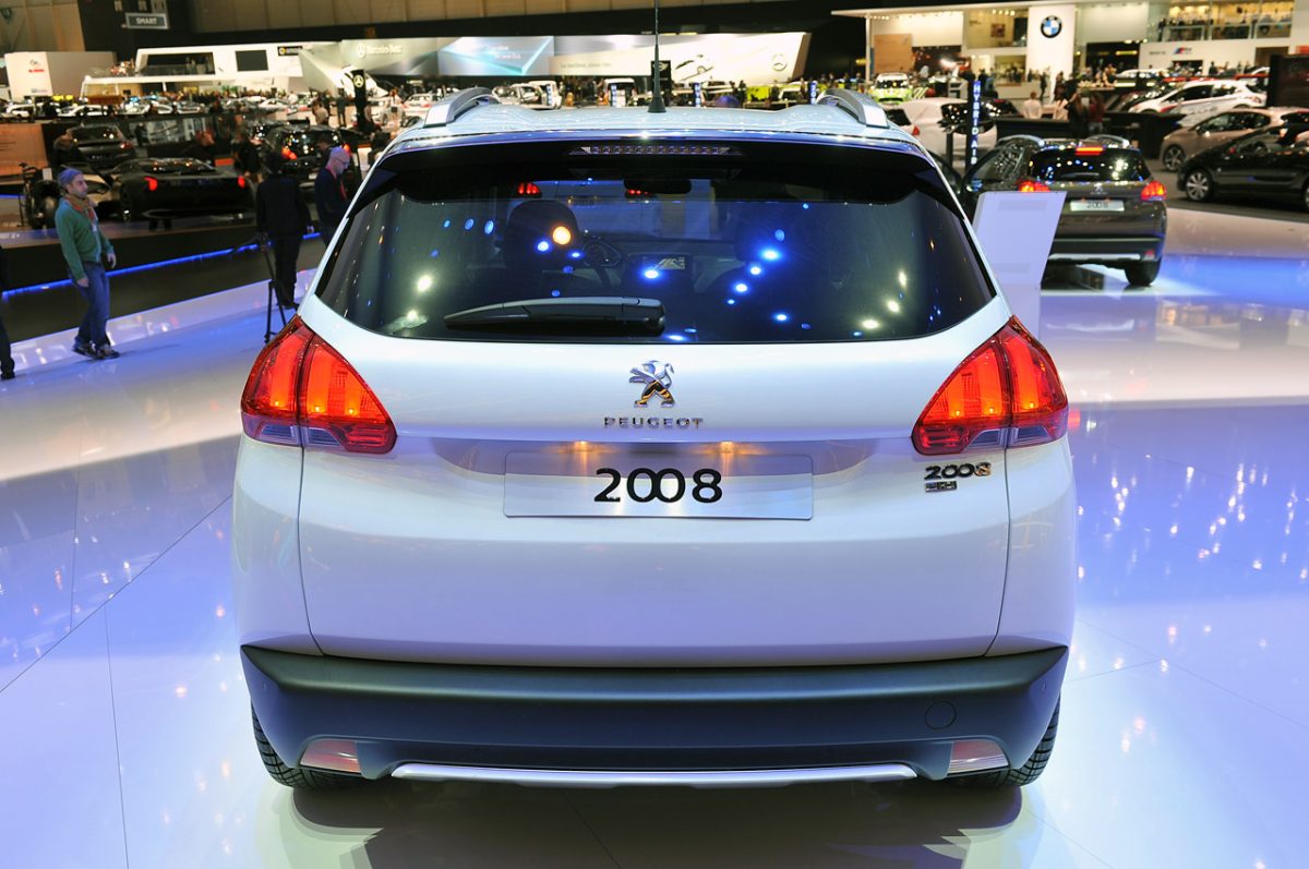 PEUGEOT 208