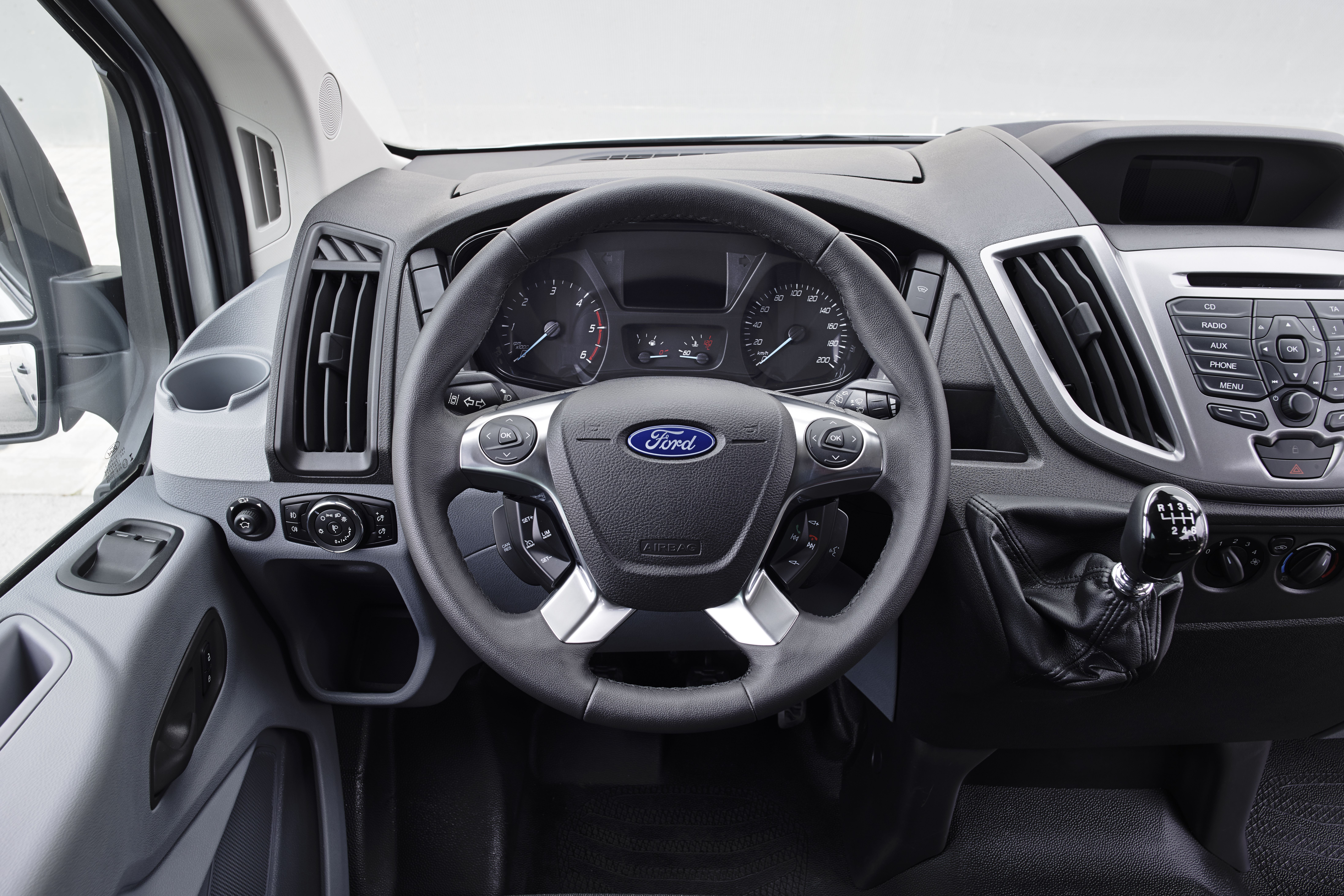 Форд транзит кабина. Ford Transit 2014 комплектации. Ford Transit 2018 салон. Форд Транзит 2016 2.2 дизель. Форд Транзит 2.2 2015.