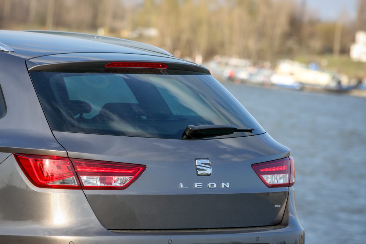 SEAT LEON