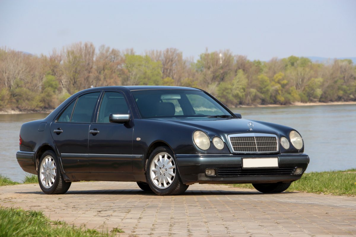 MERCEDES-BENZ E 220
