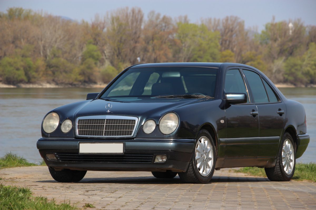 MERCEDES-BENZ E 220