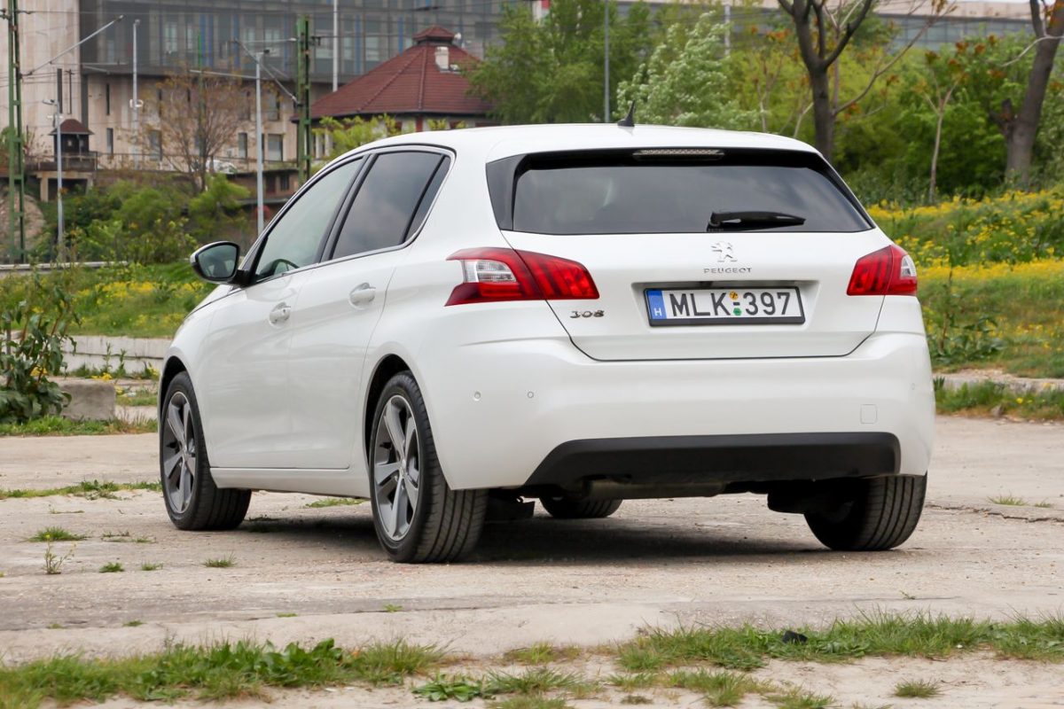 PEUGEOT 308