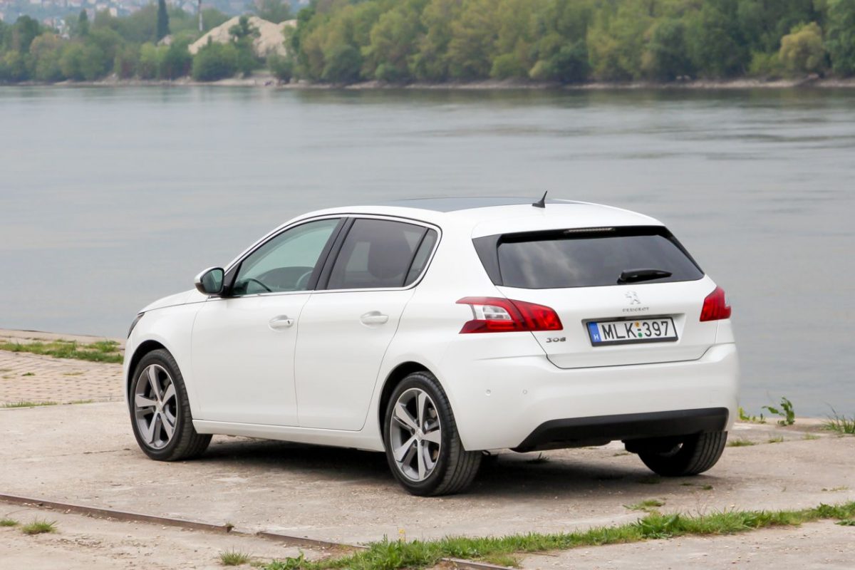 PEUGEOT 308
