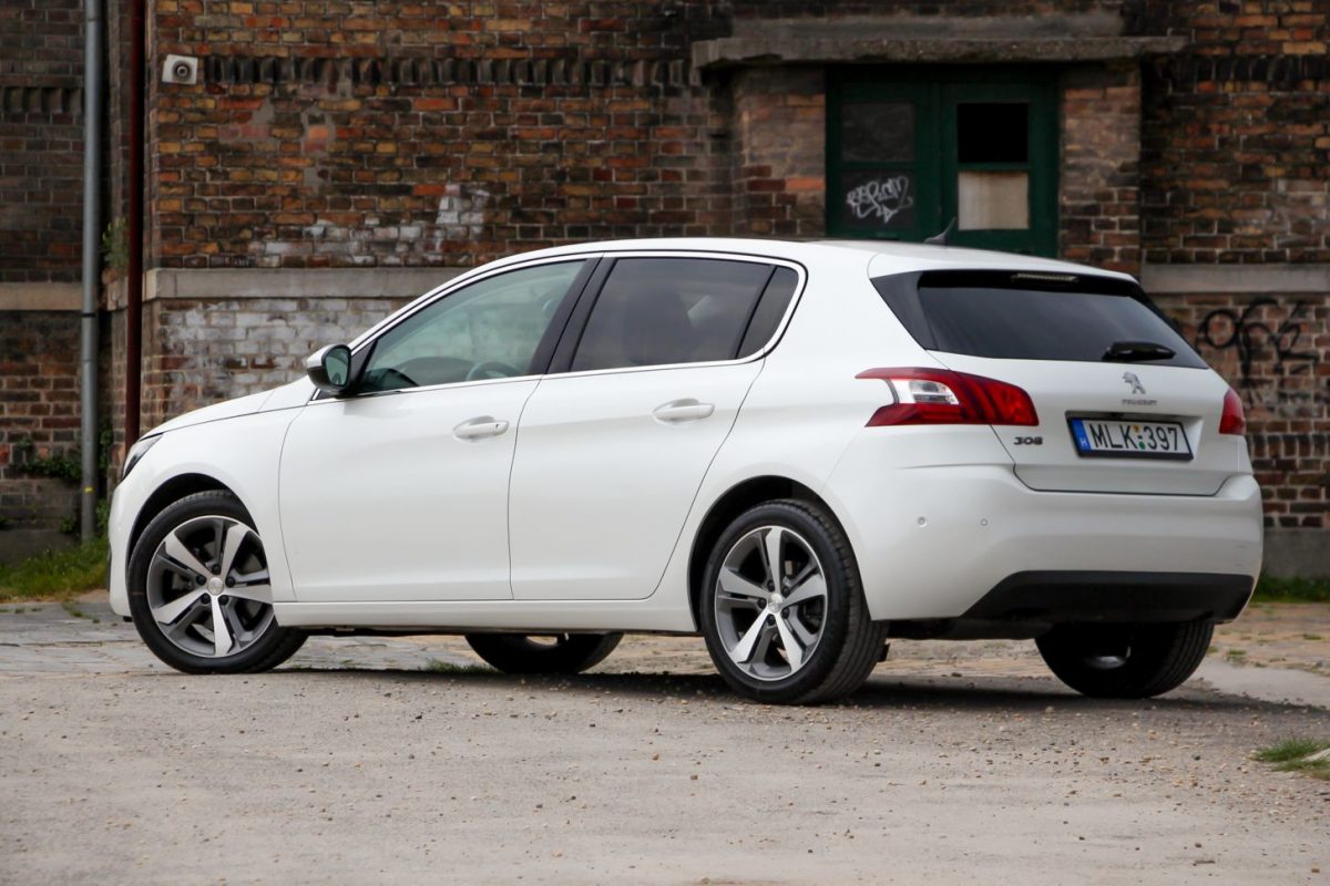 PEUGEOT 308