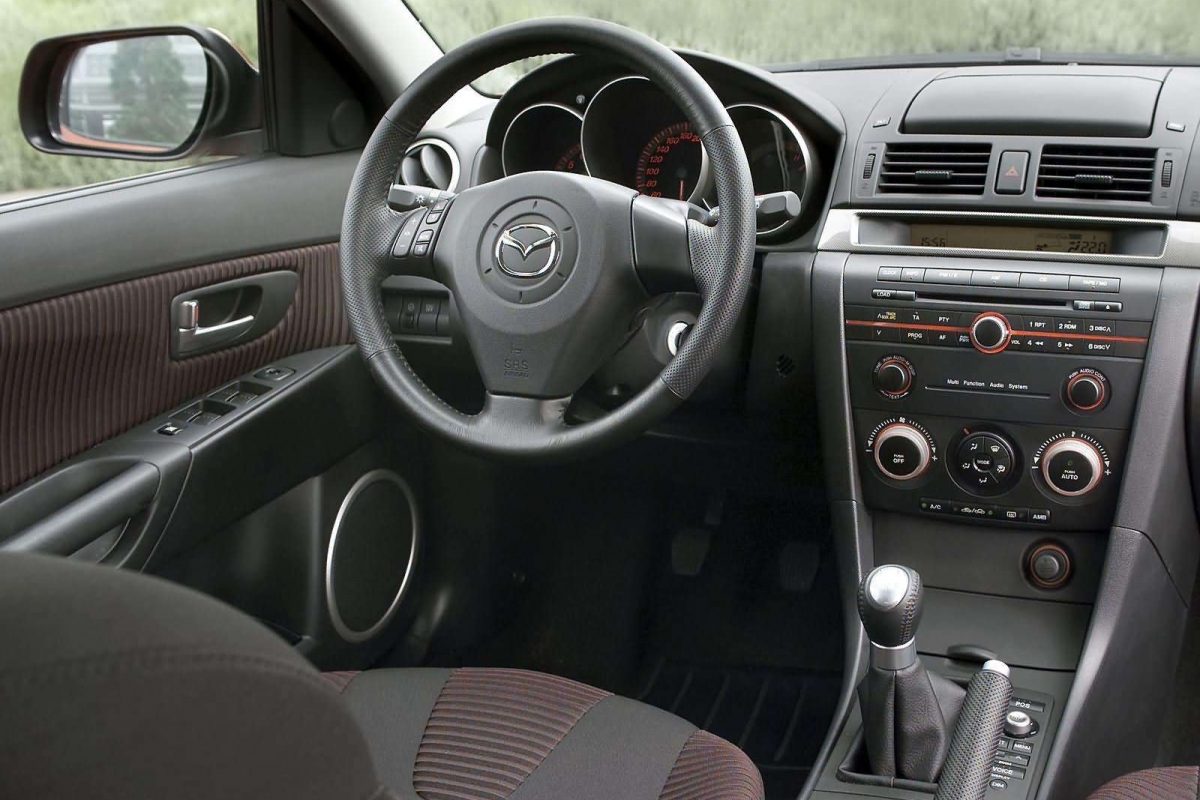 MAZDA 3