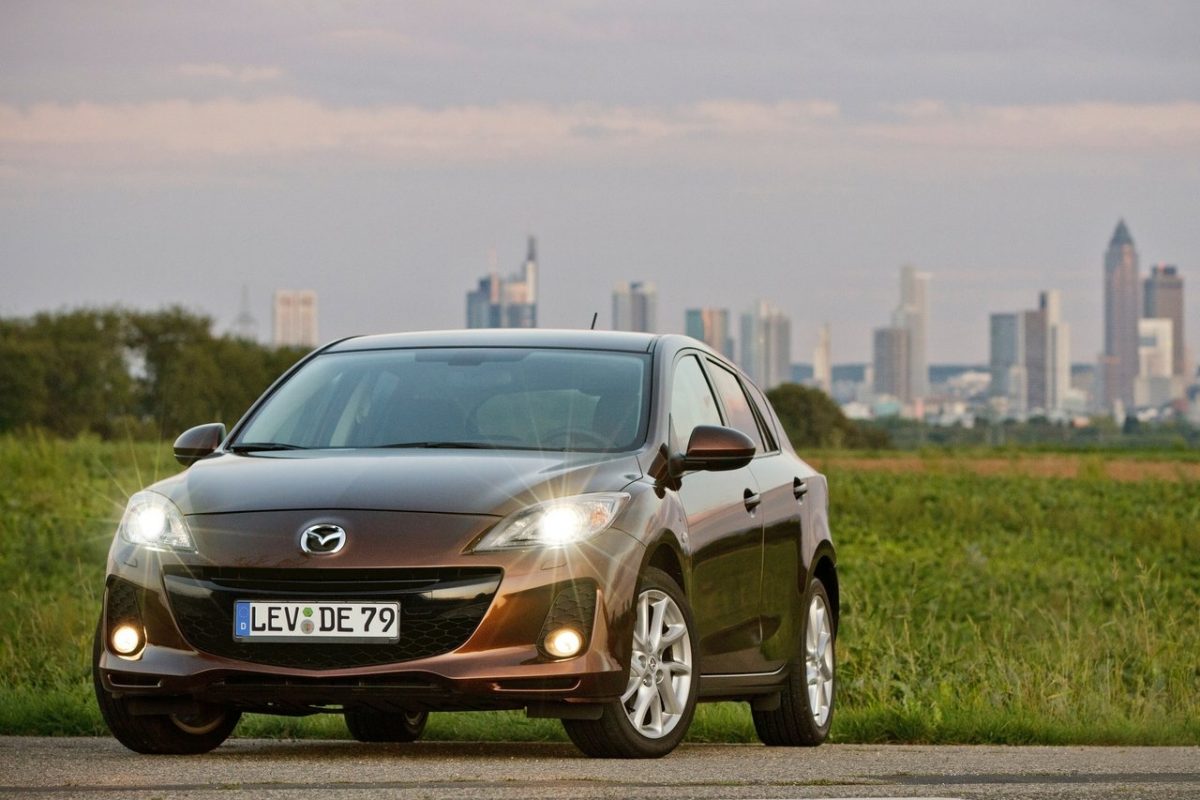 MAZDA 3