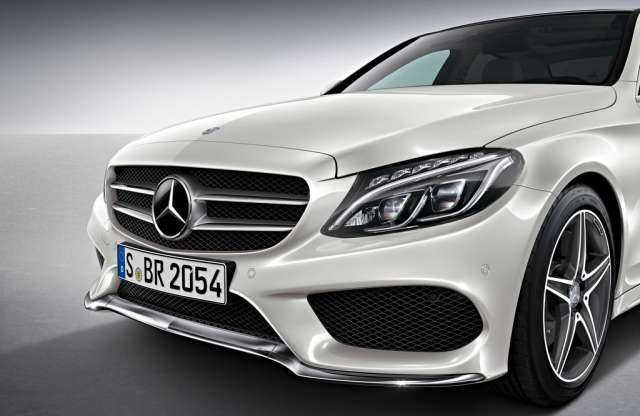 Hivatalos képeken az AMG Line csomagos Mercedes C-osztály