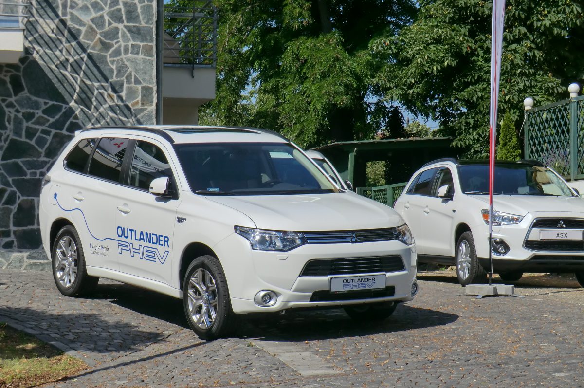 MITSUBISHI OUTLANDER