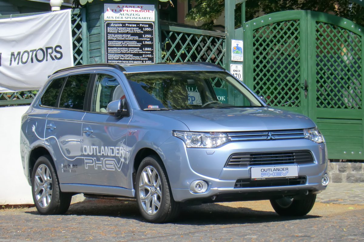 MITSUBISHI OUTLANDER