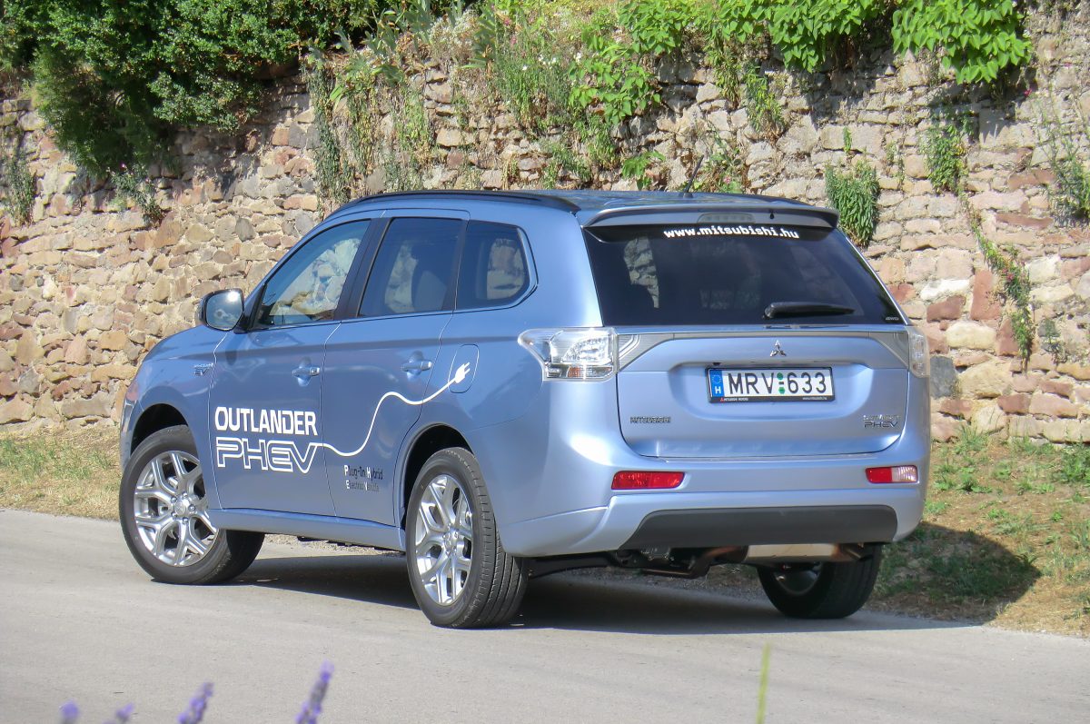 MITSUBISHI OUTLANDER