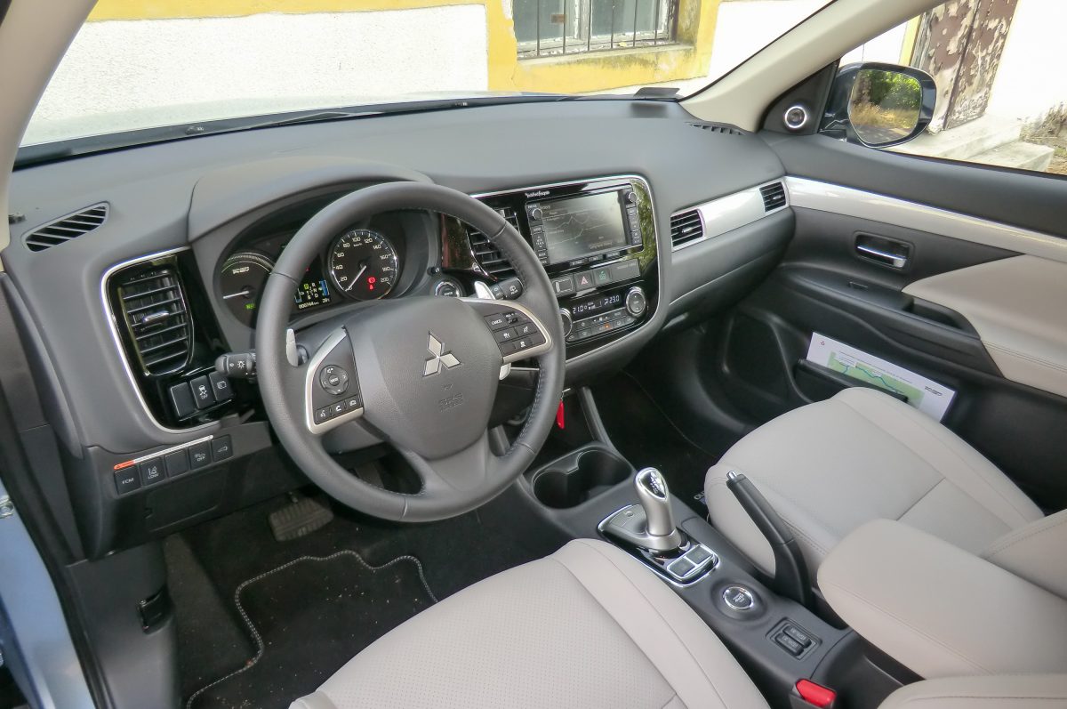 MITSUBISHI OUTLANDER