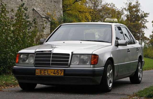 Az igazi taxi-Merci. Egy Mercedes 250D Turbo (W124) élete