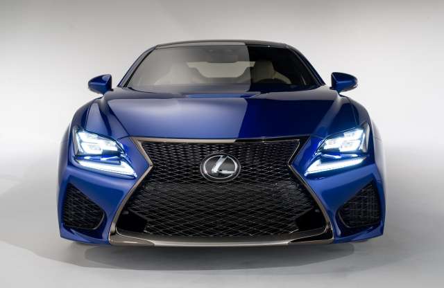 Egérmozin a Lexus RC F
