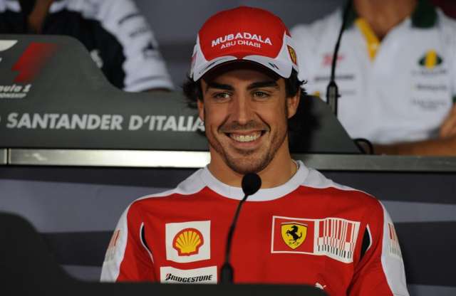 Melyik F1-pilóta mennyit keres?