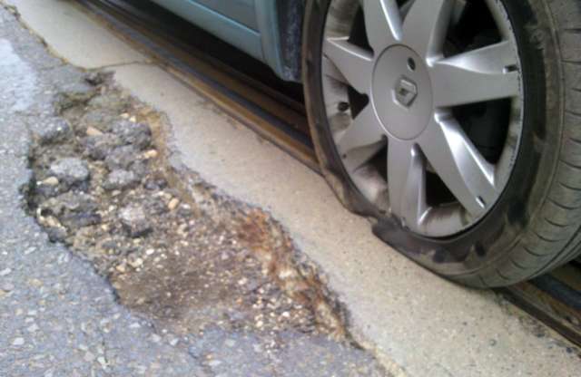 Itt a fagy, sok a kátyú. Miként érvényesíthetők a károk?