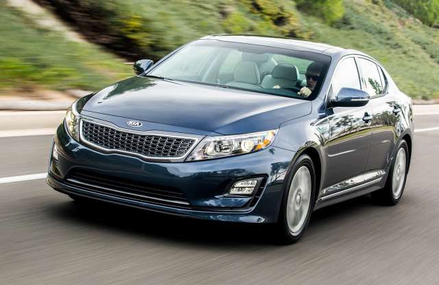 Felvarrták a kétmotoros Kia Optima ráncait