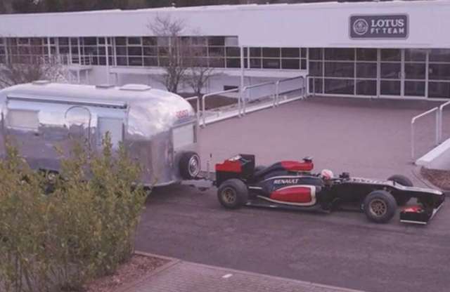 Pénz nincs, humor annál több