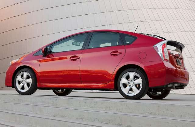 Megint visszahívnak 2 millió Toyotát