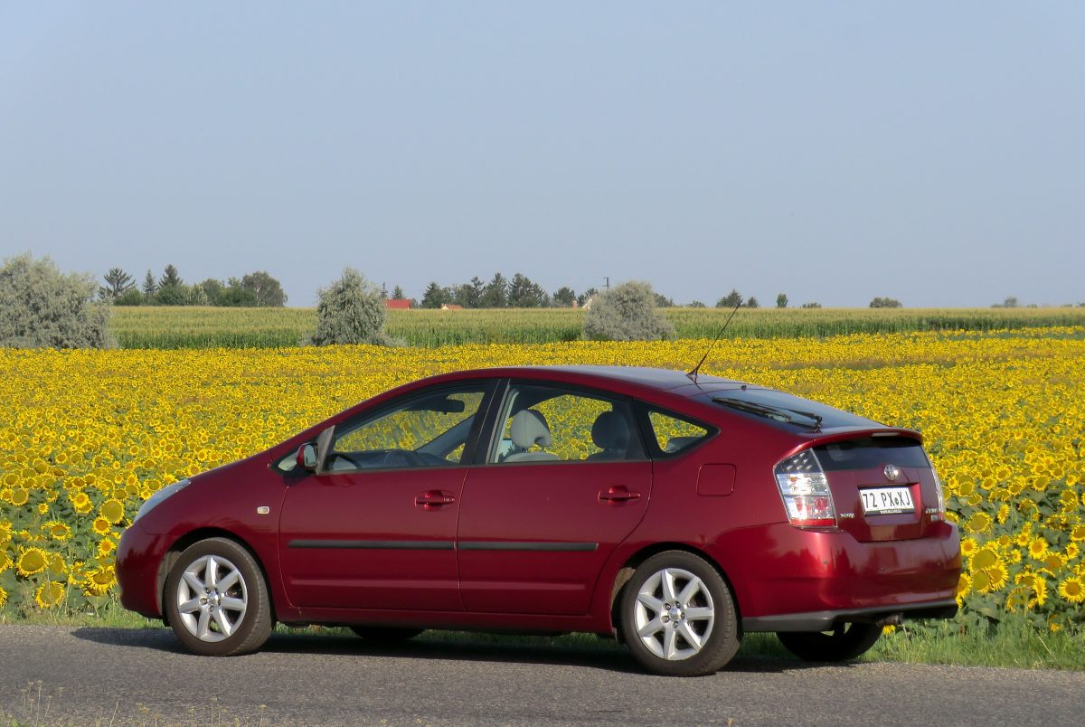 TOYOTA PRIUS
