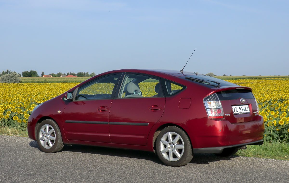 TOYOTA PRIUS