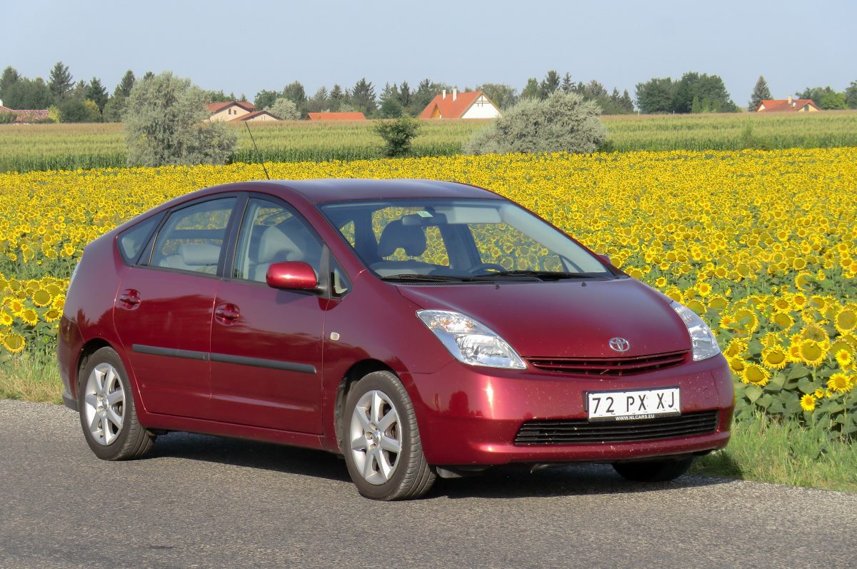 TOYOTA PRIUS