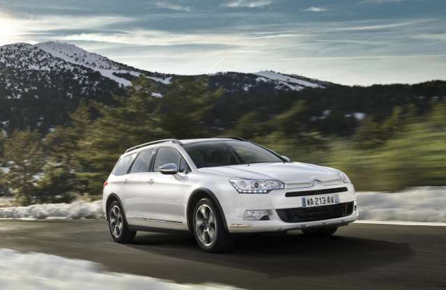 Kombival megy terepre a Citroën is, jön a C5 Cross Tourer
