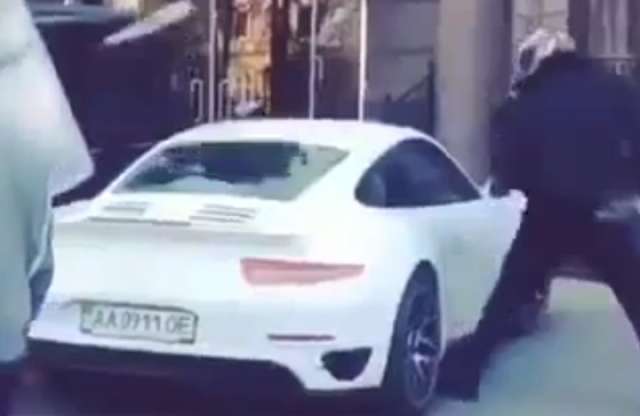 Porsche 911 Turbo került kalapács alá, szó szerint!