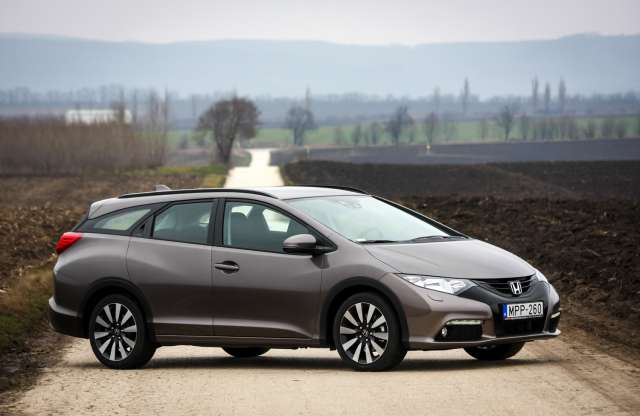 Családi idill – itthon a Honda Civic Tourer
