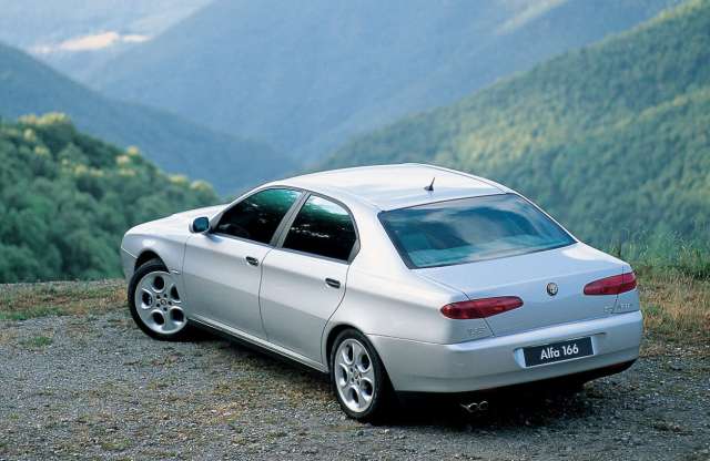 Így múlik el a világ dicsősége: kis pénzből, urasan