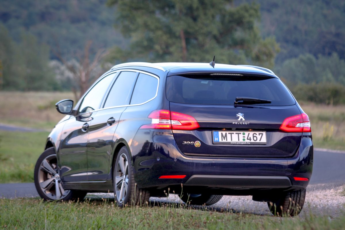 PEUGEOT 308