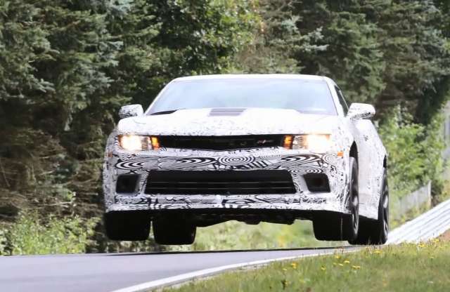 Repülni is tud a Chevrolet Camaro Z/28, és közben hűt, ahol tud