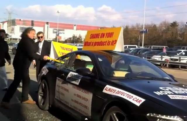 Ismét szétverte BMW-jét az elégedetlen kuncsaft