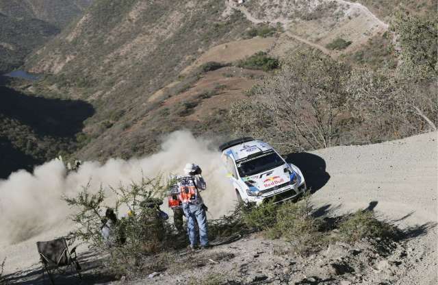 Kubica kétszer is tetőre rakta a Fiestát