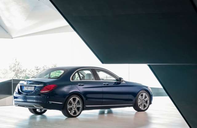 Rendes Mercedes nem lesz háromhengeres