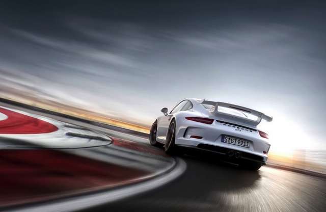 Így kormányozza hátsó kerekeit a Porsche 911 GT3