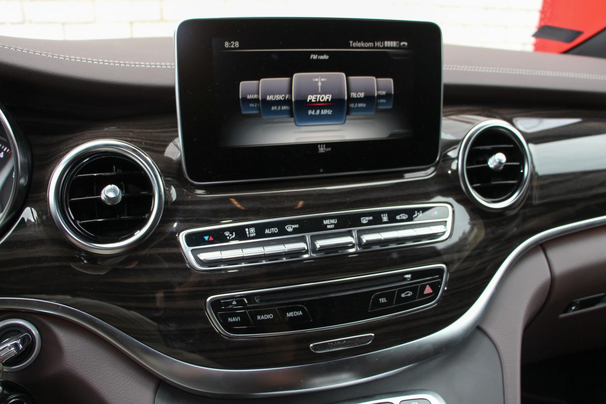 MERCEDES-BENZ V-OSZTÁLY