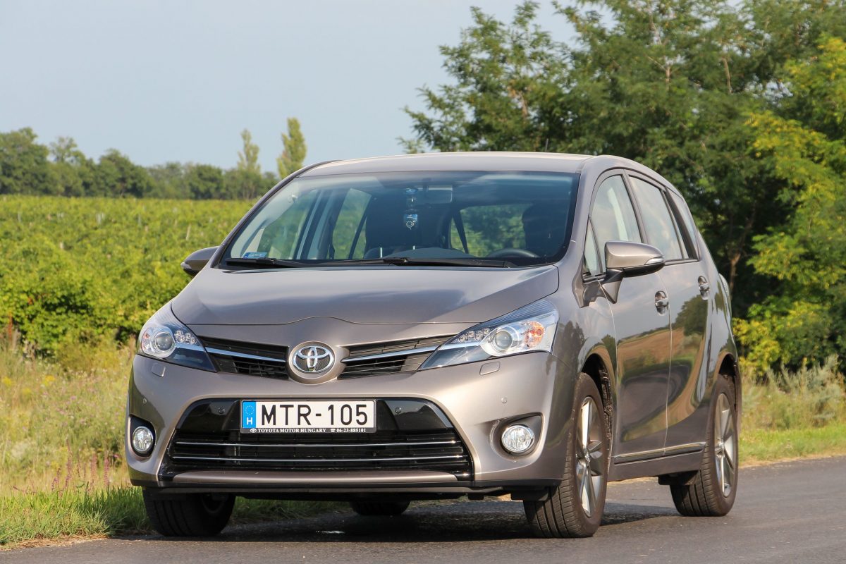 TOYOTA VERSO
