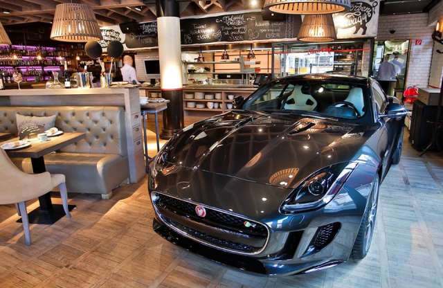 Sosem volt még ilyen merev: láttuk a Jaguar F-Type Coupét