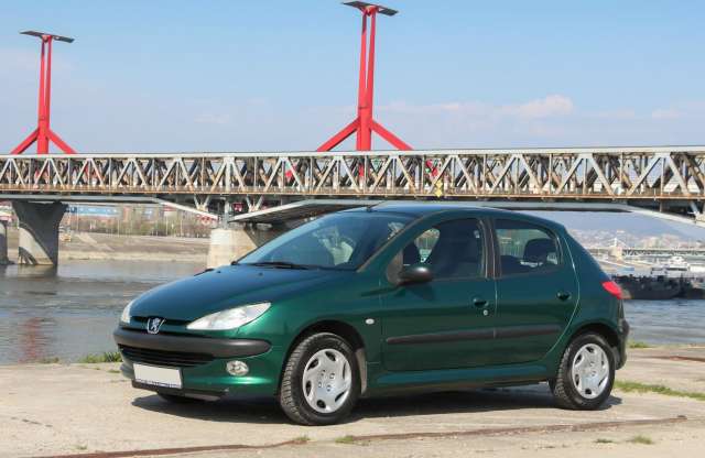 Túlárazott divatautó, vagy az ideális használt?