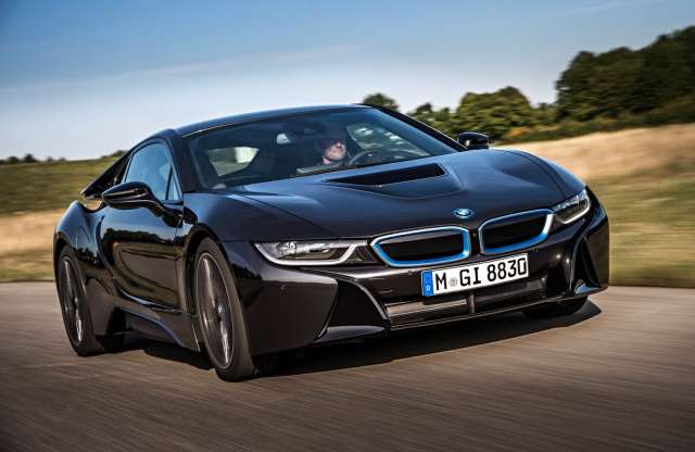 Így gyorsul a BMW i8 hibrid szupersportautó