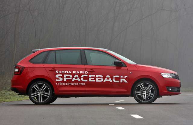 Idén is nyereményautóért közlekedik a család