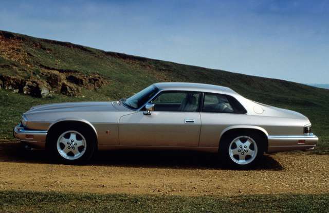 XK gran turismo helyett újra XJ kupéval rukkol elő a Jaguar