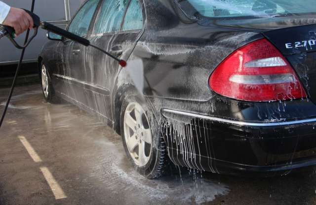 Ha nincs elég program hétvégére: tavaszi autóápolás