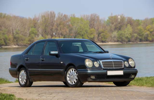 Milyen egy 400 ezer kilométeres Mercedes? E 200 K használtteszt