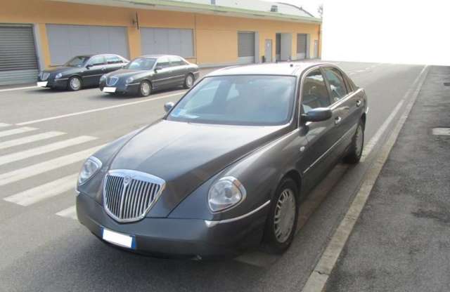 Levetett talján állami autókat tessék!