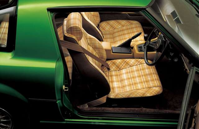 Kockástól a csíkosig – autókárpitok régről