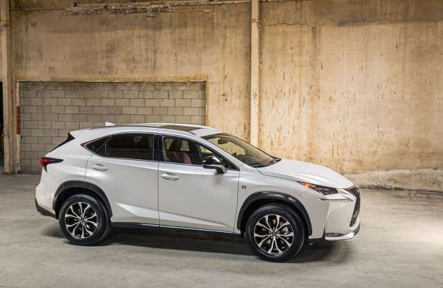 A Toyota válasza a Mercedes GLA-ra: itt a Lexus NX