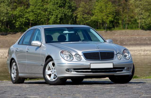 Drágának tűnik, pedig olcsó: Mercedes E 270 CDI használtteszt