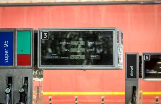 Kit érdekel néhány forint?